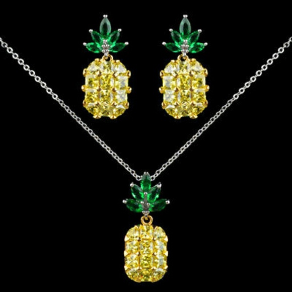 ✨ Crystal Pineapple Earring & Necklace set - Picture 1 of 4